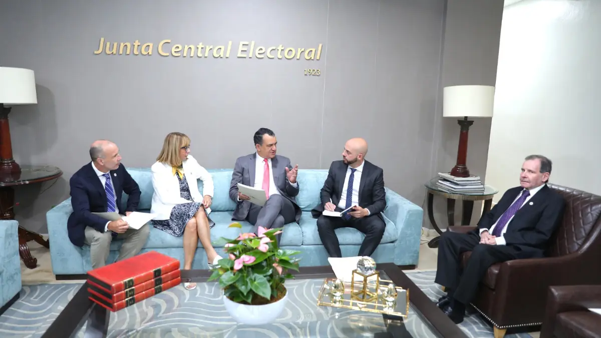 Presidente JCE se reúne con comisión OEA colaborará en procesos electorales