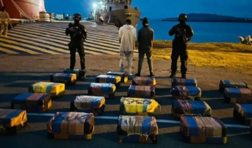 DNCD incauta 1,377 kilos de cocaína y apresa 4 personas durante operativos en Peravia y Santo Domingo