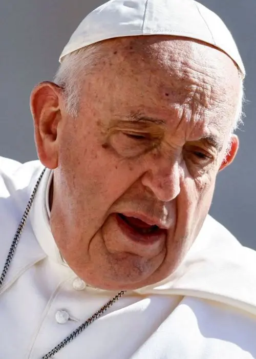 El papa afirma que sufre aún los efectos de la anestesia y le cuesta respirar