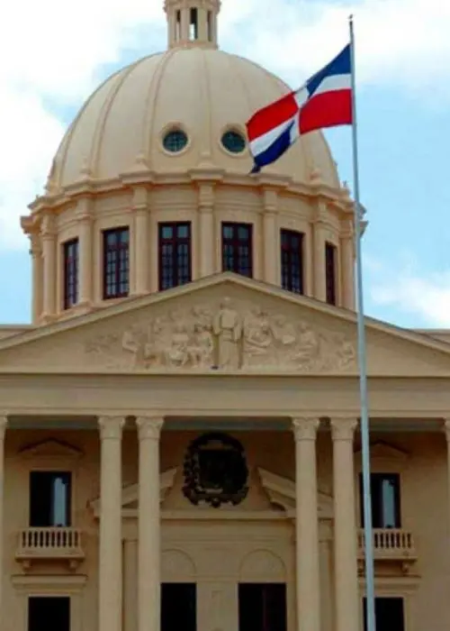 Poder Ejecutivo pensiona 98 locutores y reajusta pensión a 10