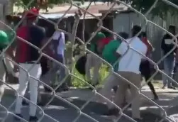 Con machete en mano joven arremete contra otro en Verón, Punta Cana
