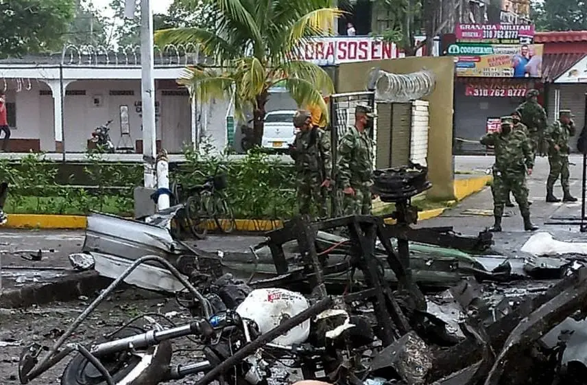 Reportan un ataque contra una base militar en Colombia con un saldo de al menos dos muertos