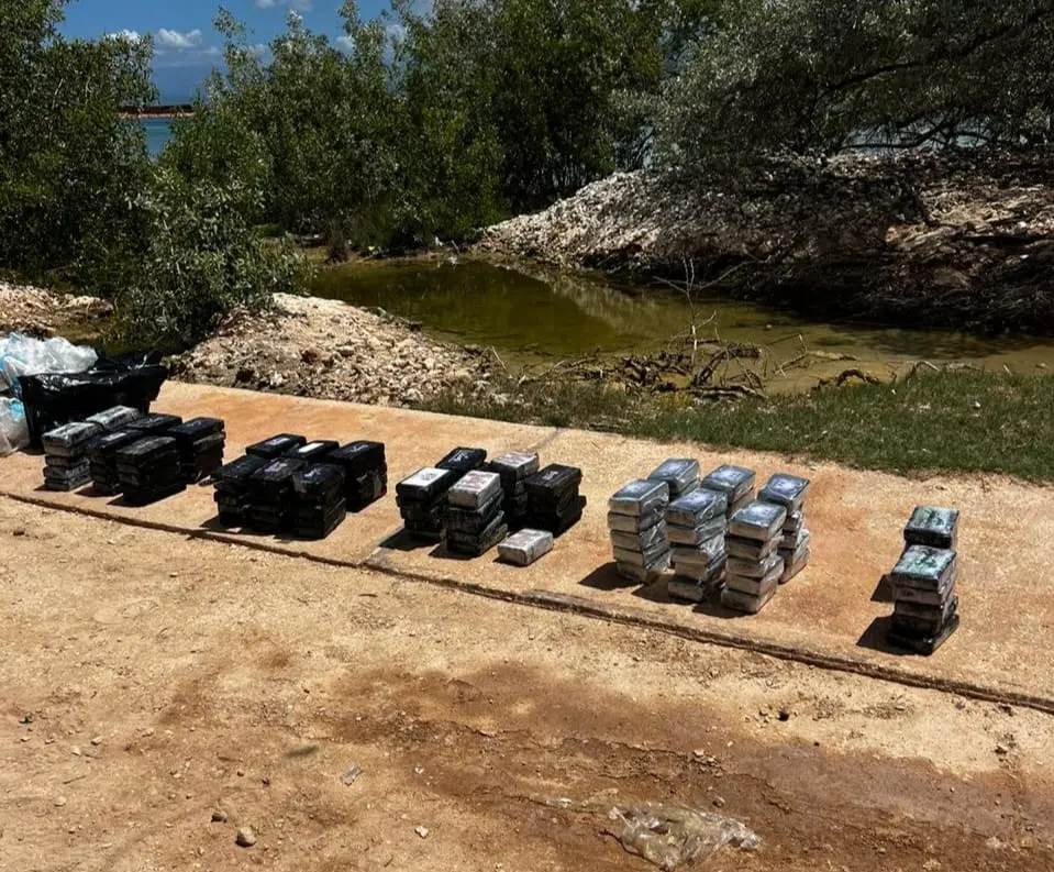 Incautan otros 126 paquetes de presumiblemente cocaína en Pedernales