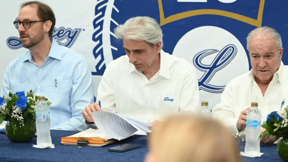Ricardo Ravelo se mantiene como presidente del Licey