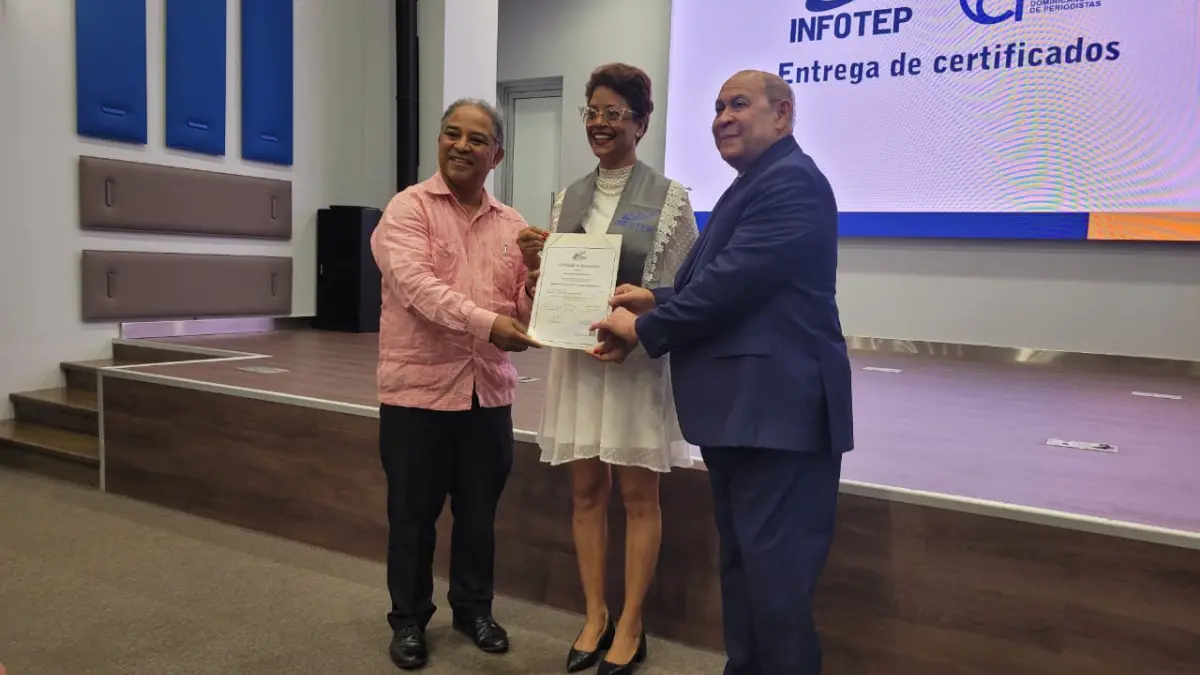 Infotep y CDP entregan certificados a participantes en cursos