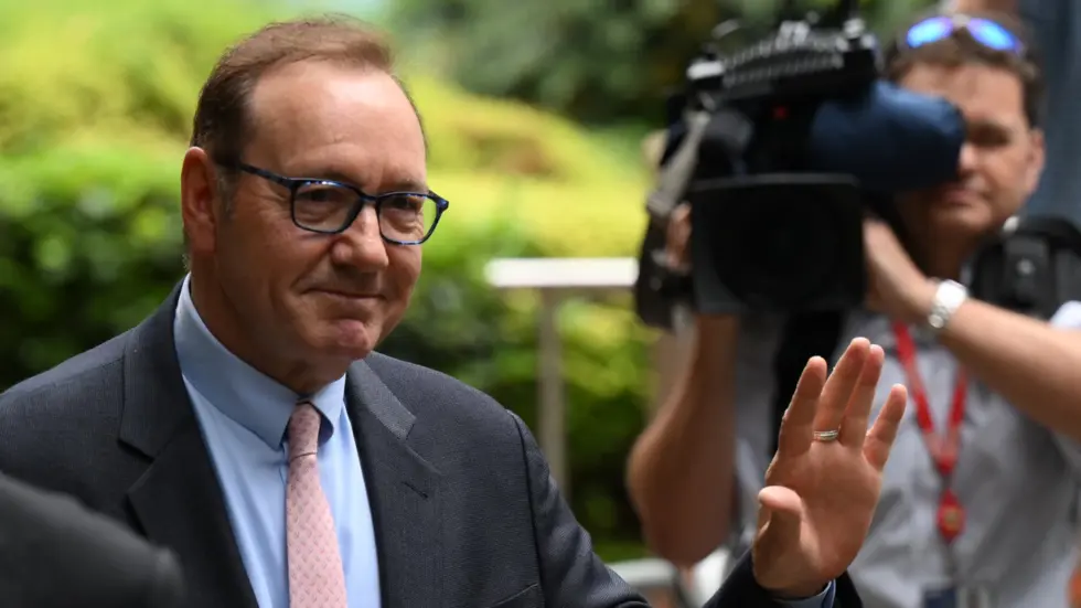 Empieza a deliberar el jurado del juicio contra Kevin Spacey por delitos sexuales