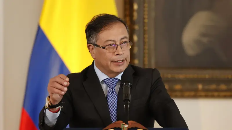 Petro confirma detención de dos sospechosos de atentado que dejó seis muertos y 71 heridos
