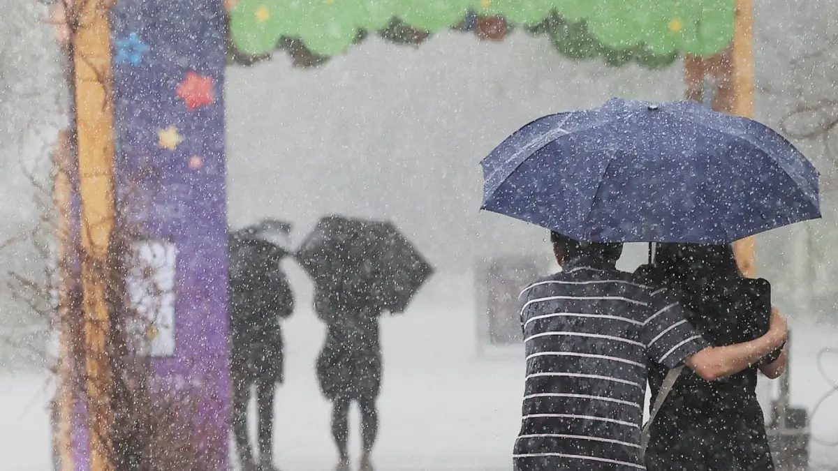 Fuertes lluvias en el sudoeste de Japón dejan miles de evacuados y trenes suspendidos