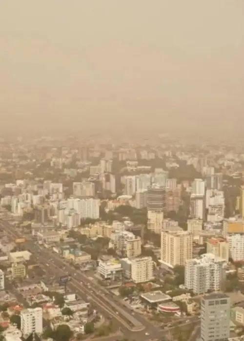 Polvo del Sahara mantiene un cielo de aspecto opaco; temperaturas continúan calurosas