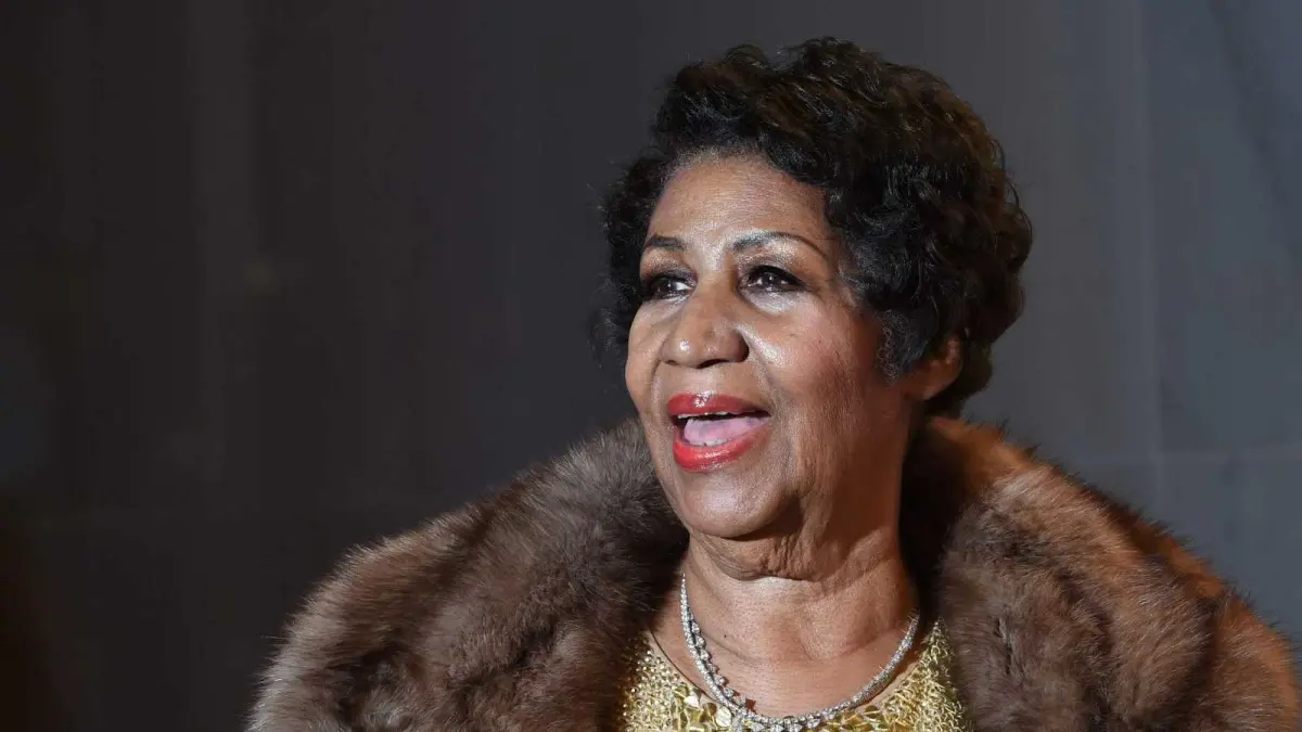 Declaran como válido manuscrito de repartición de fortuna de Aretha Franklin hallado en un sofá