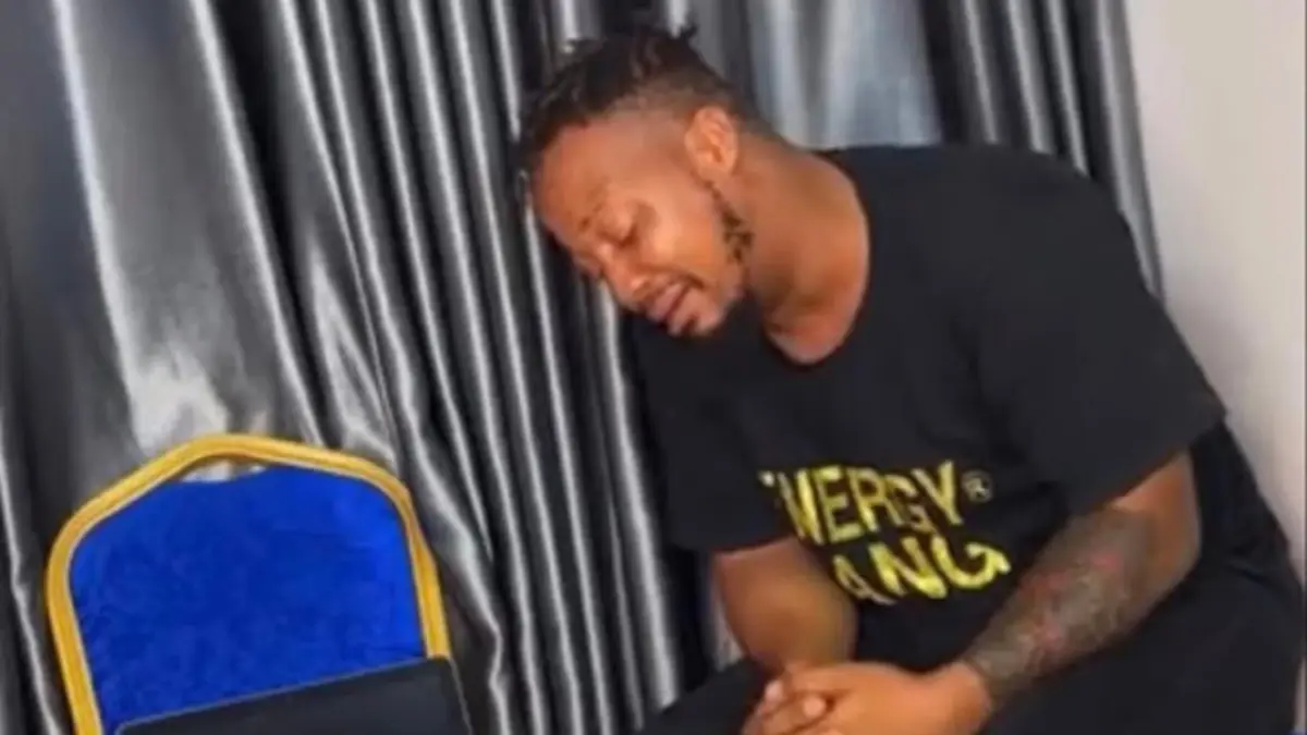 Hombre intenta llorar por días para romper un Récord Guinness y se queda ciego