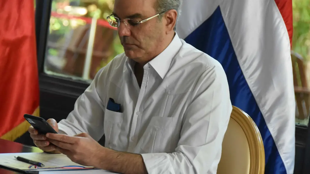 Presidente Luis Abinader se estrena en la nueva red social Threads