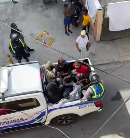 Policía Nacional apresa ciudadanos durante operativo