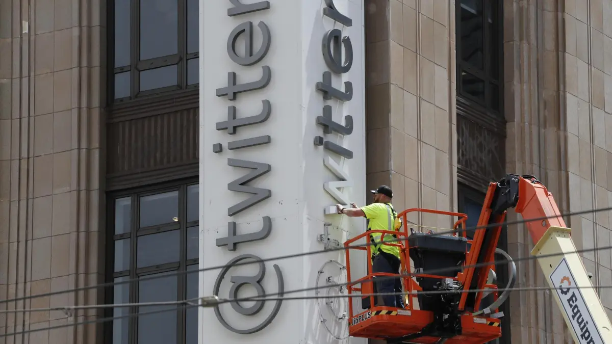 Retiran el letrero gigante del nuevo logotipo de Twitter en San Francisco tras quejas