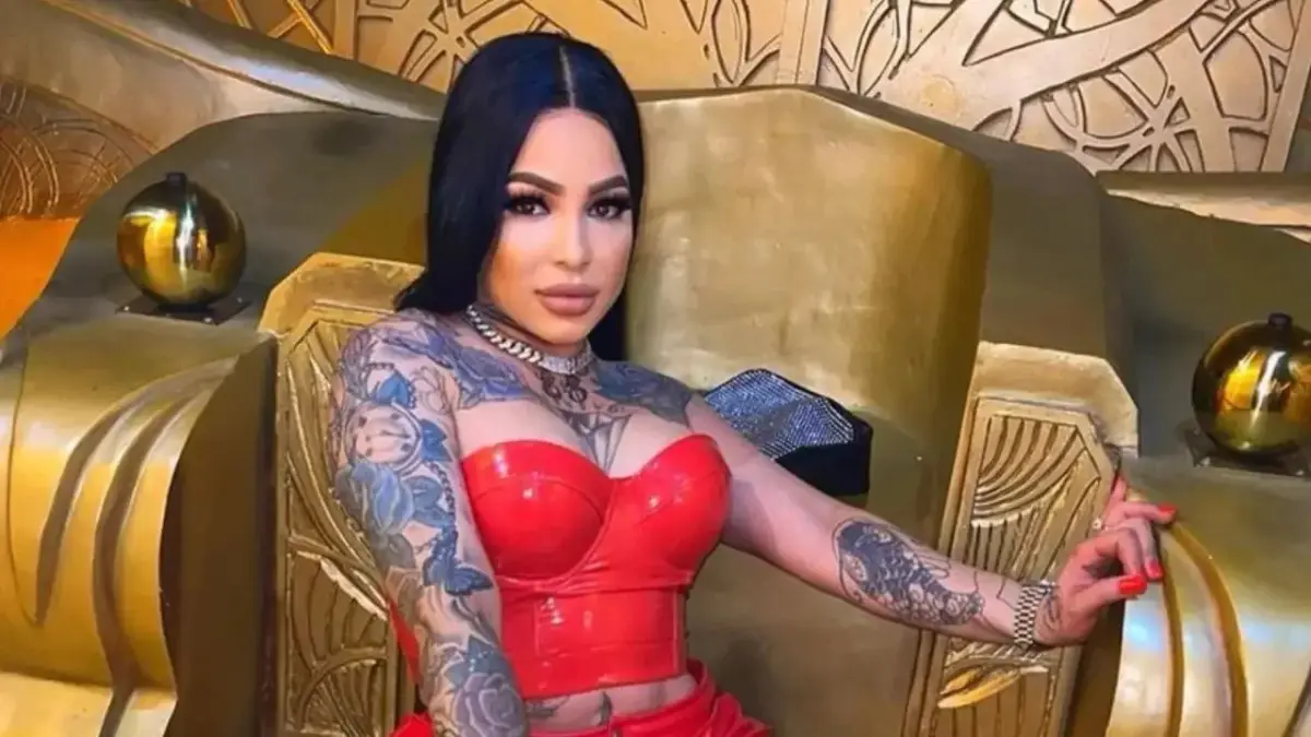 Era en la playa, afirma influencer Mami Jordan tras ser captada disparando al aire