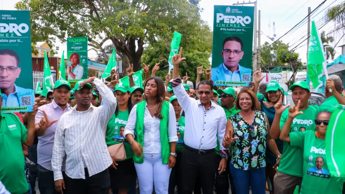 Periodista Pedro Jiménez inscribe su precandidatura como diputado del Distrito Nacional