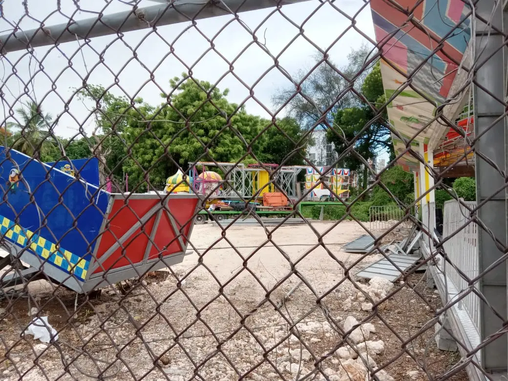 Residentes de la avenida Independencia denuncian instalación ilegal de feria mecánica