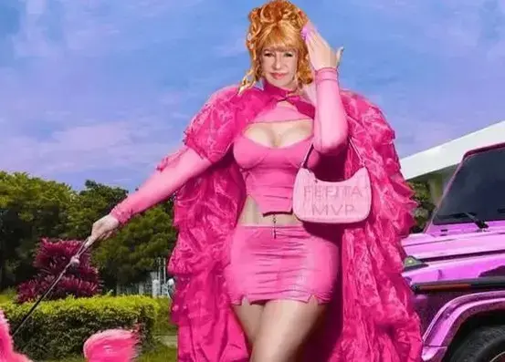 ¡Fefita La Grande se convierte en una Barbie!