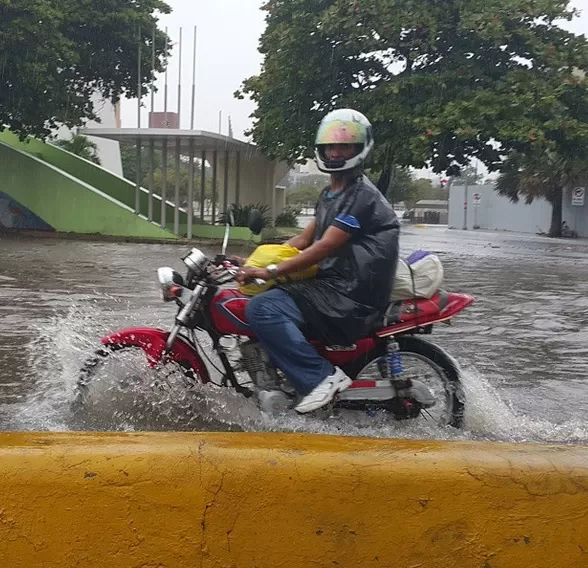 Siguen las lluvias por vaguada y onda tropical; mantienen niveles de alertas y avisos