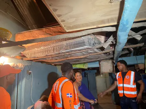 Residentes en Azua se preparan para la Tormenta Franklin