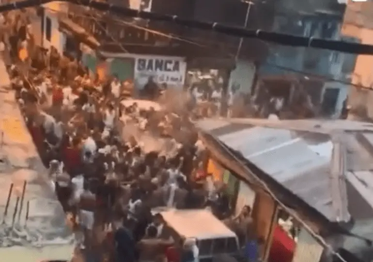 Residentes realizan teteo, ignorando efectos de tormenta Franklin