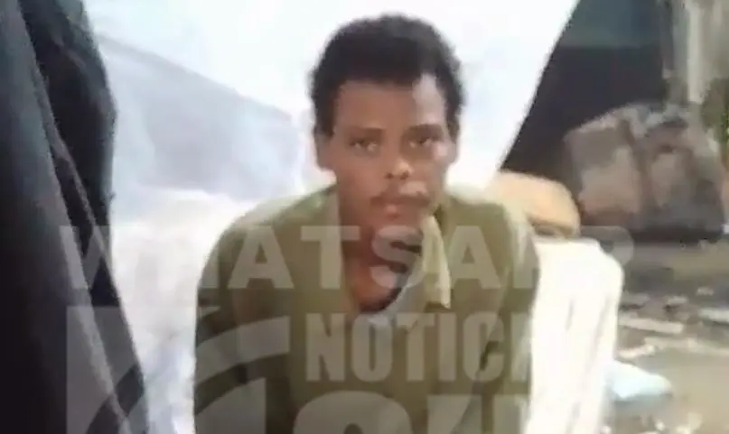 Joven solicita mano ayuda