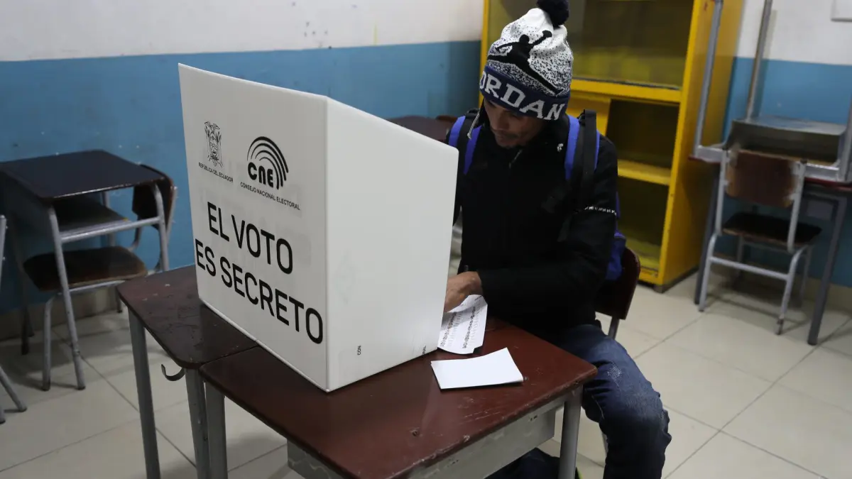 Elecciones en Ecuador se mantienen en absoluta normalidad