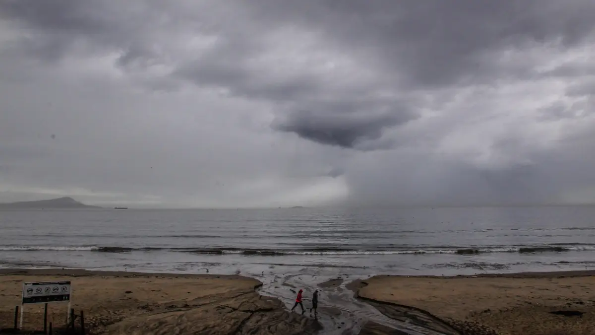 Huracán Hilary crece a categoría 4; avanza a península de Baja California