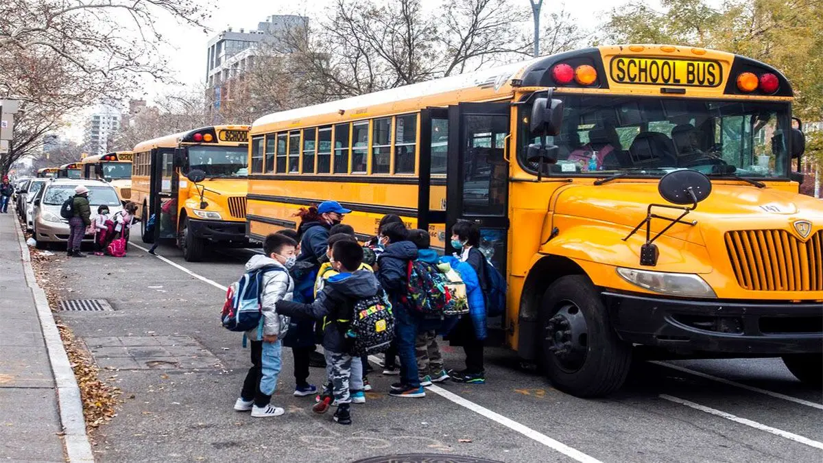 Impondrán multas a escuelas de NY que impidan acceso de niños migrantes