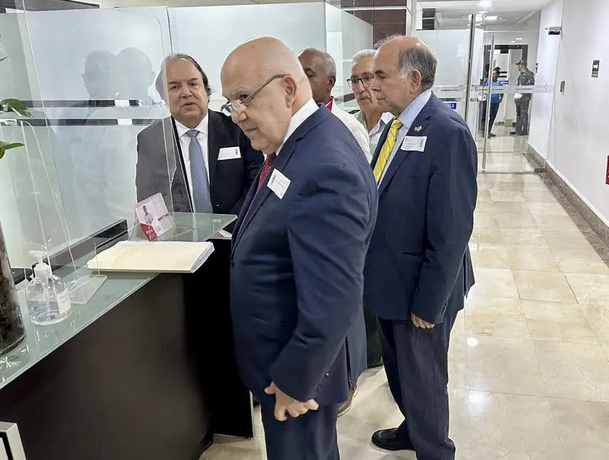 Impugnan circular MINERD ordena inscripción estudiantes sin acta de nacimiento