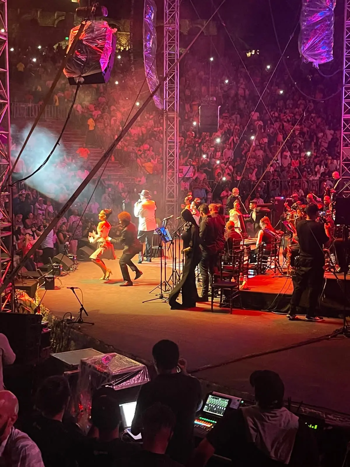 Fernando Villalona se presenta a casa llena en Altos de Chavón