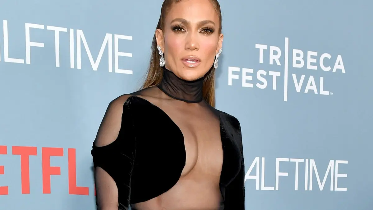 Jennifer Lopez sacude las redes con sus nuevas fotos en sexy lencería