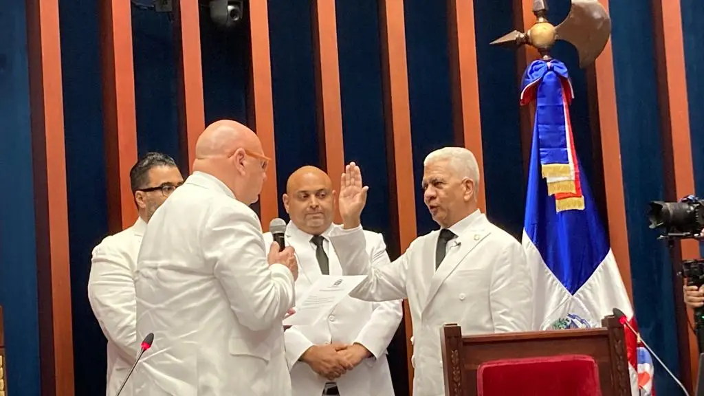 Ricardo de los Santos, nuevo presidente del Senado