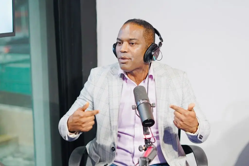 Renuncia vicepresidente del PRD