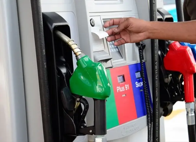 Disminuyen los precios de tres combustibles