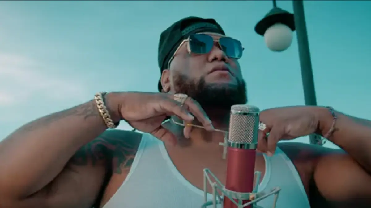 Apresan hombre vinculado a caso Discovery con una uzi y dos pistolas en Santiago