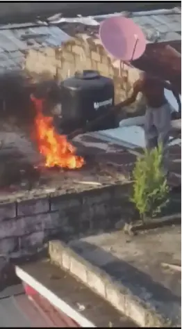 Denuncian hombre “quema cobre” encima de los techos en Las Cañitas