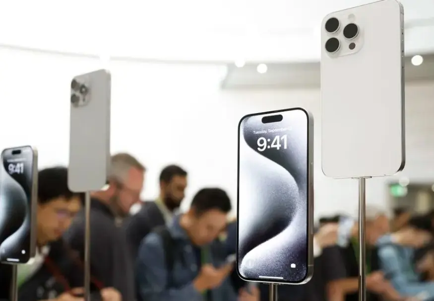 Apple lanza su primer iPhone con un puerto USB-C