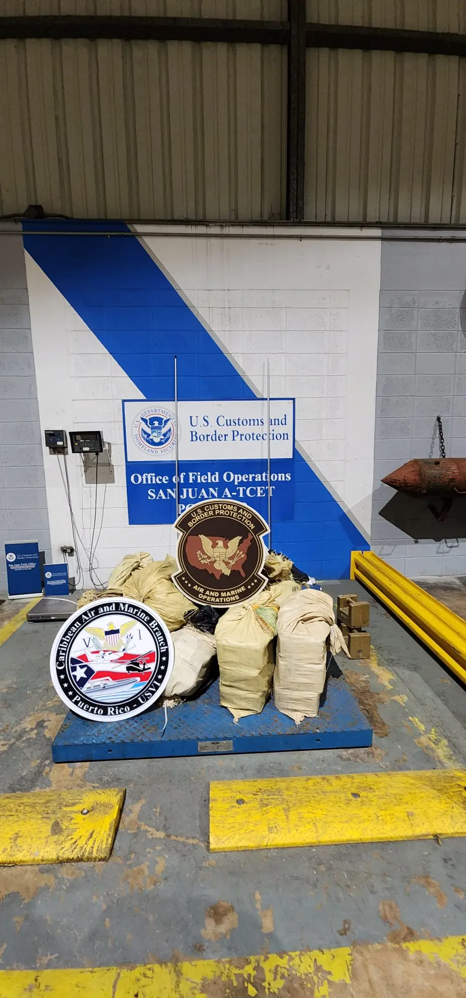 Incautan 328 kilos de cocaína y arrestan a tres dominicanos en el norte de Puerto Rico