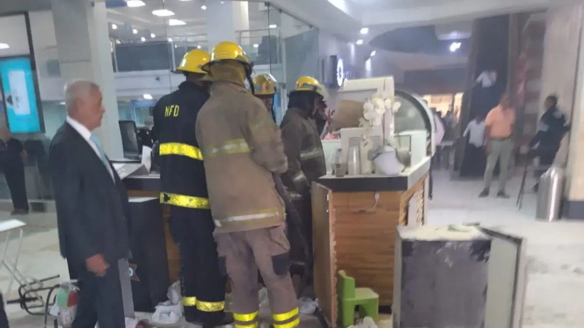 Sofocan incendio en Bella Vista Mall