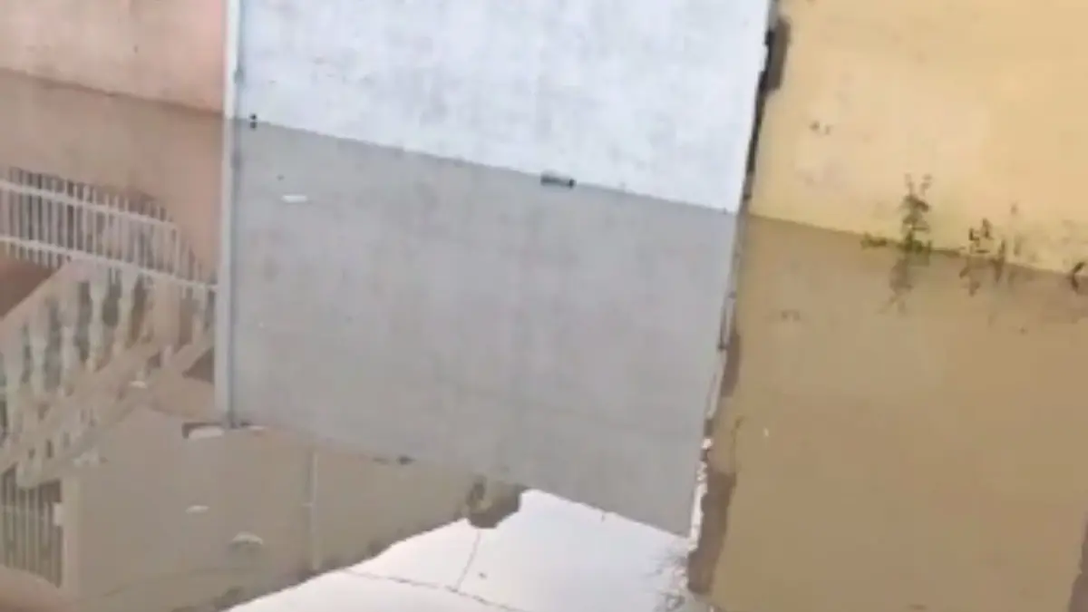 Denuncian aguas negras y estancada en el Almirante