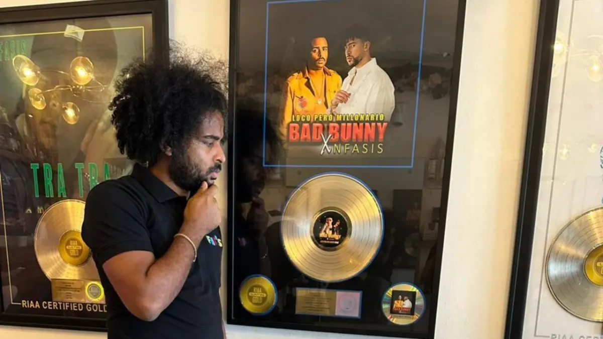 Nfasis y Bad Bunny ganan disco de oro con “Loco pero millonario”