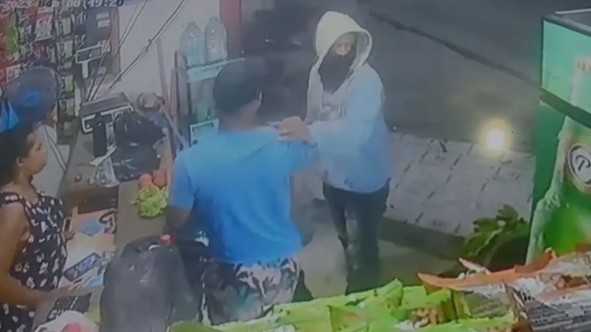 Captado en cámara asalto a un colmado en San Juan