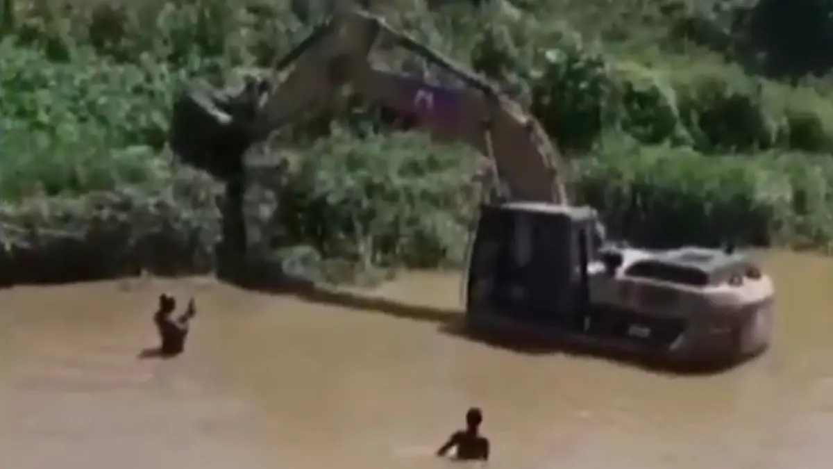 Introducen retroexcavadora en el río Masacre