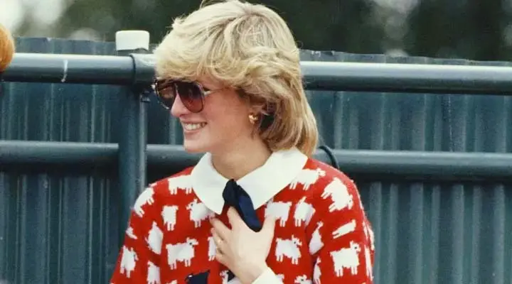 Suéter de Lady Di con una oveja negra se subasta por un récord de 1,1 millón de dólares
