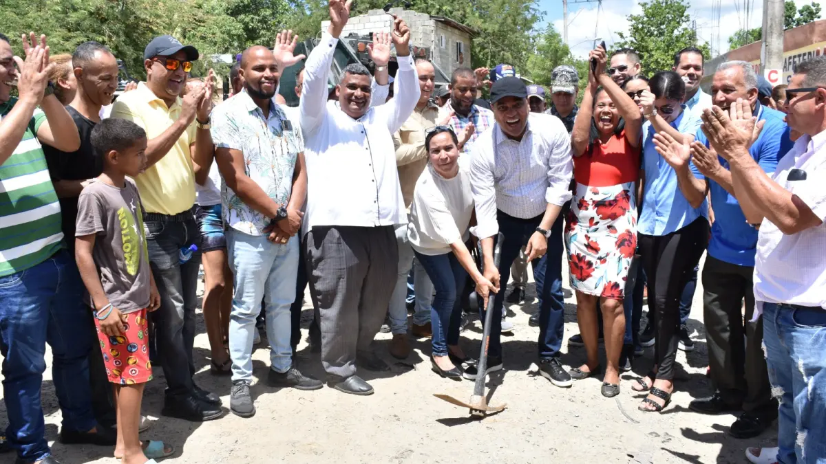 Kelvin Cruz inicia obras en el barrio Nibaja