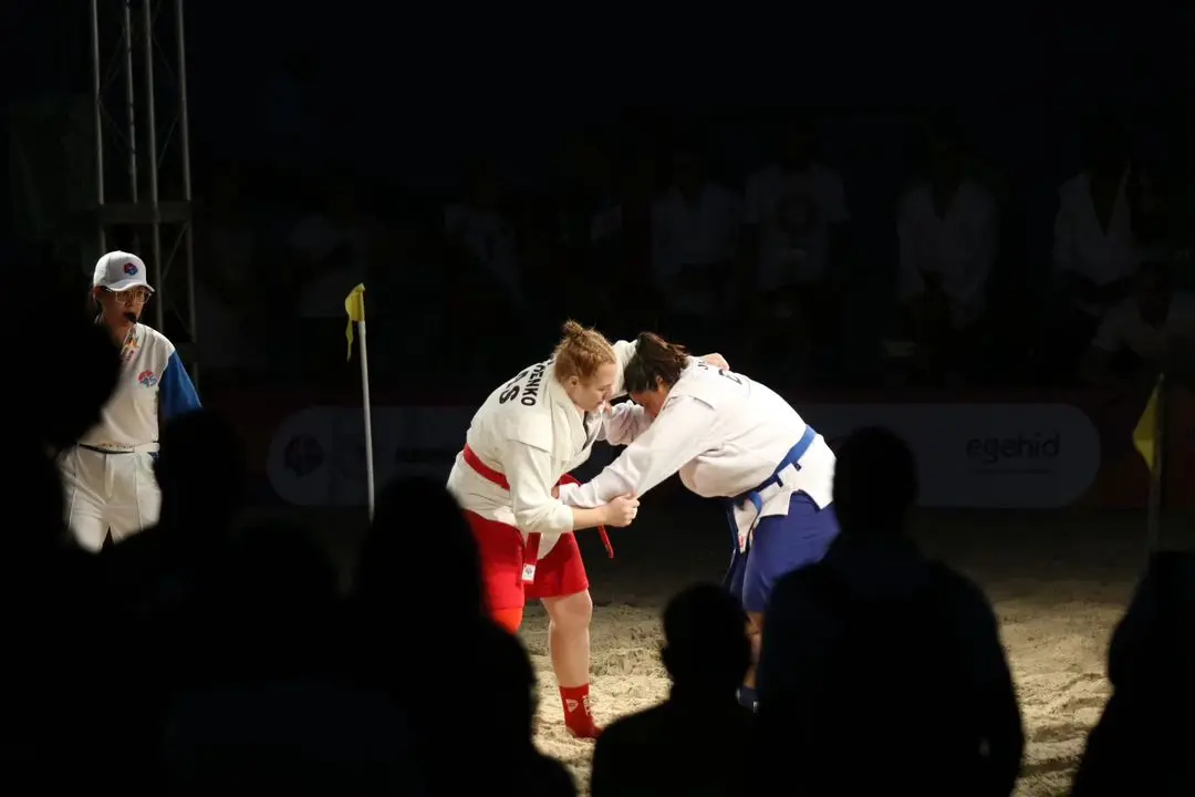 Sosa y Puello ganan bronce Mundial Sambo Playa; Rumanía campeón por equipo