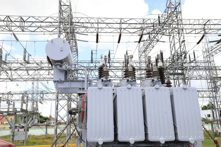 Instalarán luminarias, transformadores y cambiarán redes eléctricas en Boca Chica