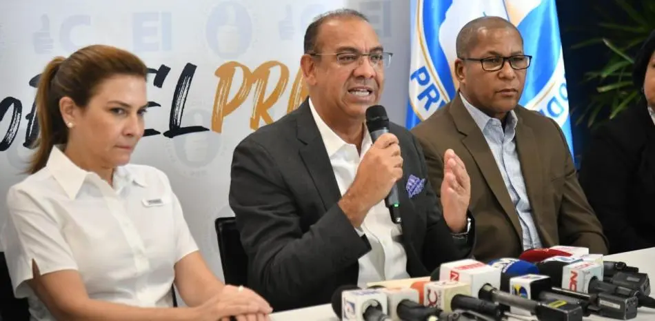 PRM revela ganadores de encuestas