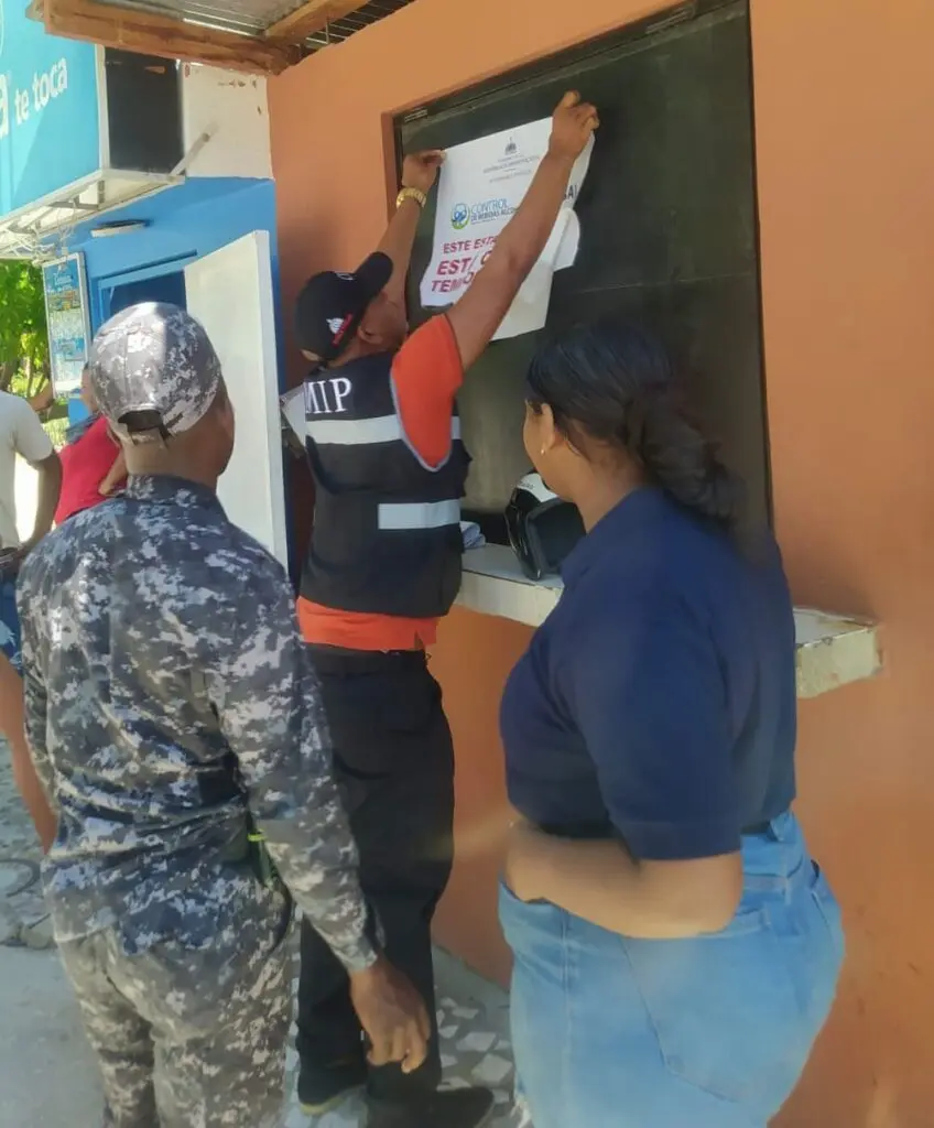 Policía Nacional confisca bebidas alcohólicas que intentaron introducir al penal de Barahona